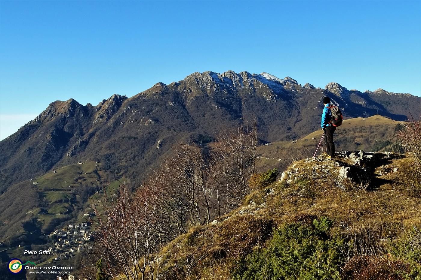 20 Da un cocuzzolo panoramico vista  verso il Resegone.JPG